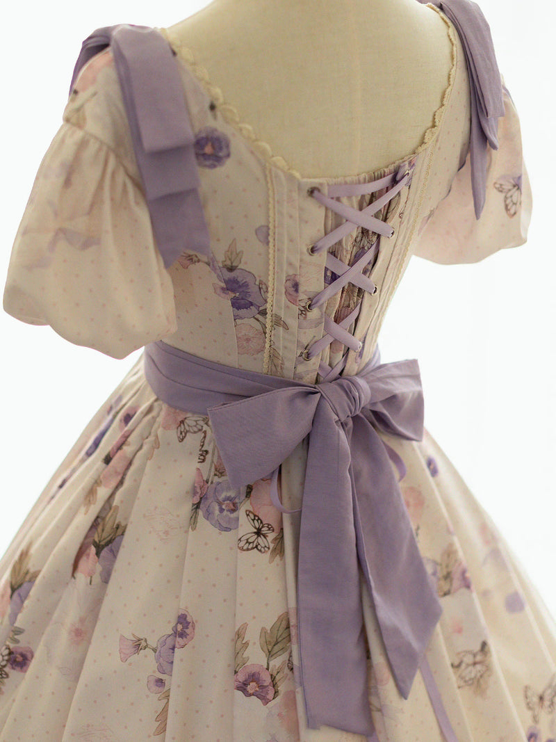 藤紫の花と白蝶ワンピースとジャンパースカート
