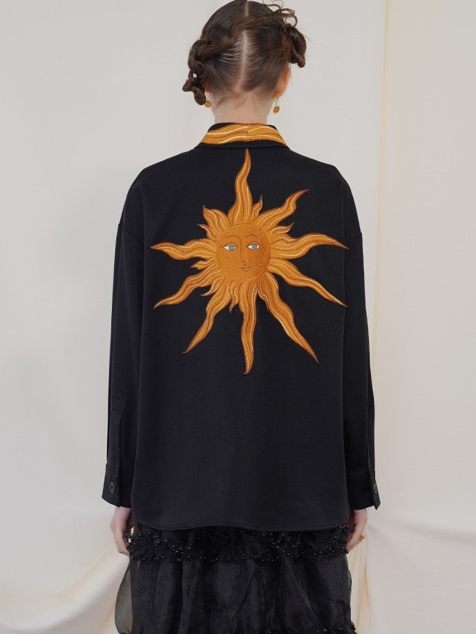 渦巻く太陽の刺繍ブラウス