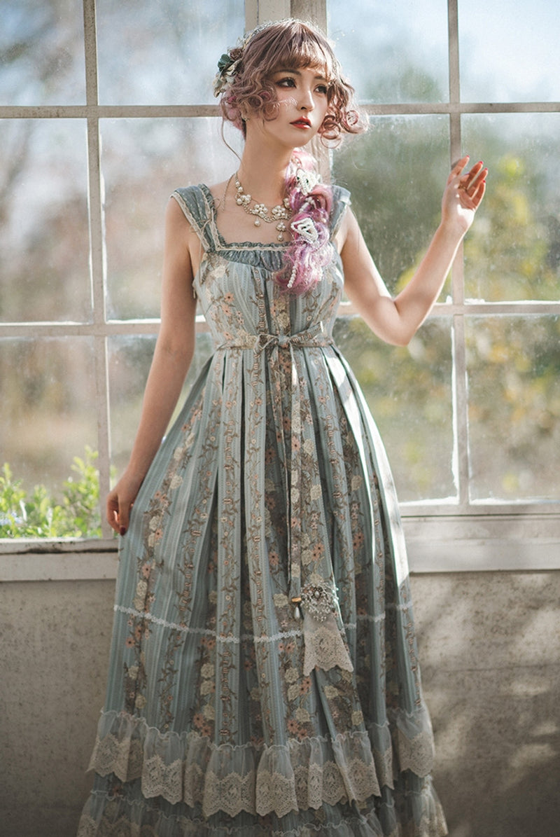 Splendid Queen Floral Sleeveless Dress