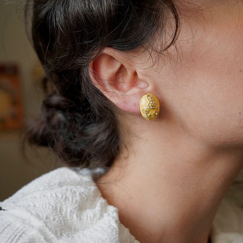 pale yellow flower earring