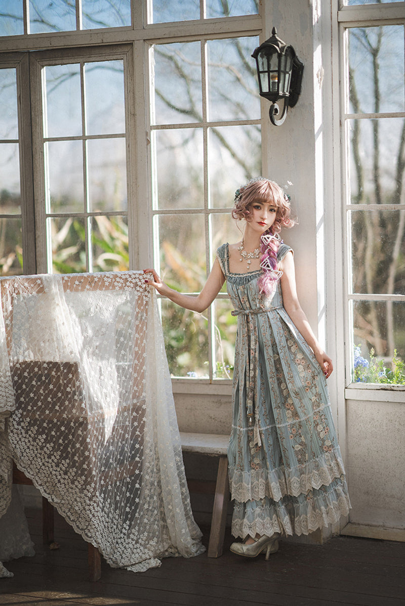 Splendid Queen Floral Sleeveless Dress