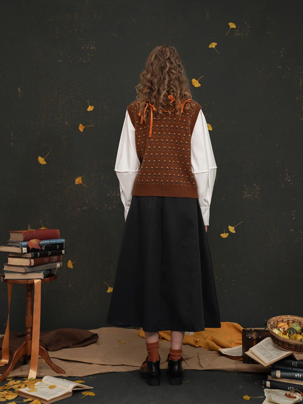 赤狐の刺繍ニットベスト – ManusMachina