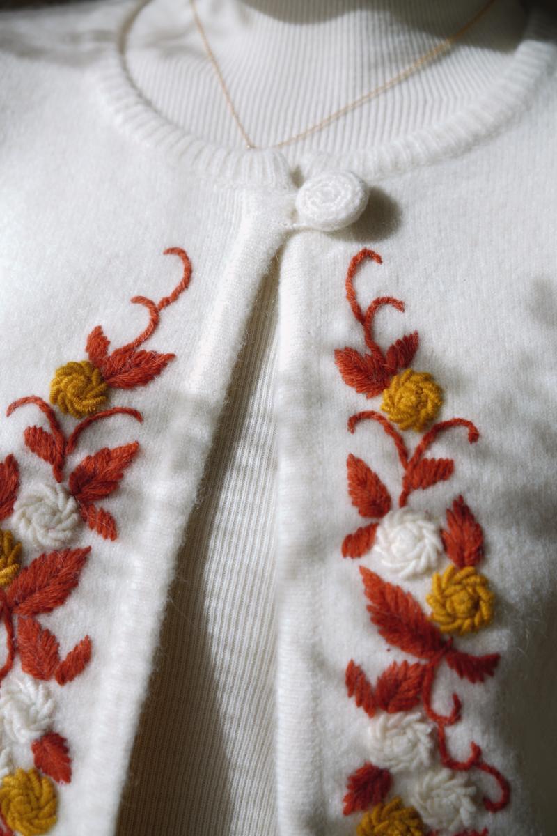 Knit cardigan with ivy embroidery
