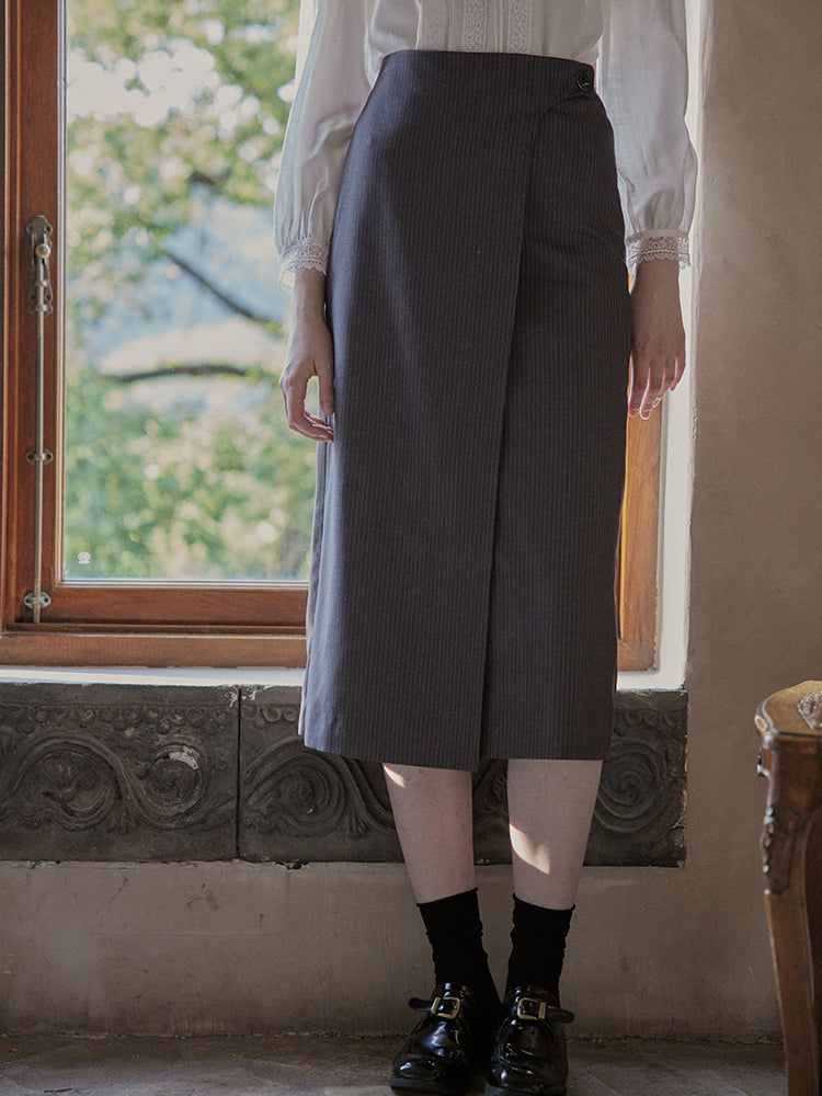 深灰色の縦縞クラシカルスカート