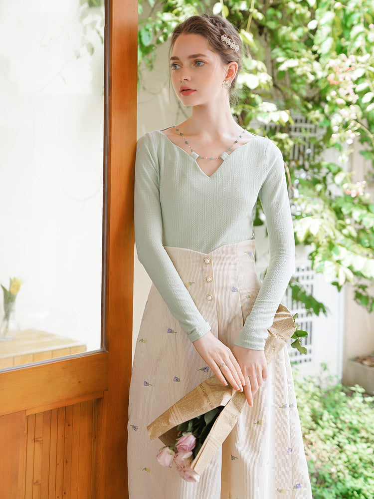 White green necklace slim top