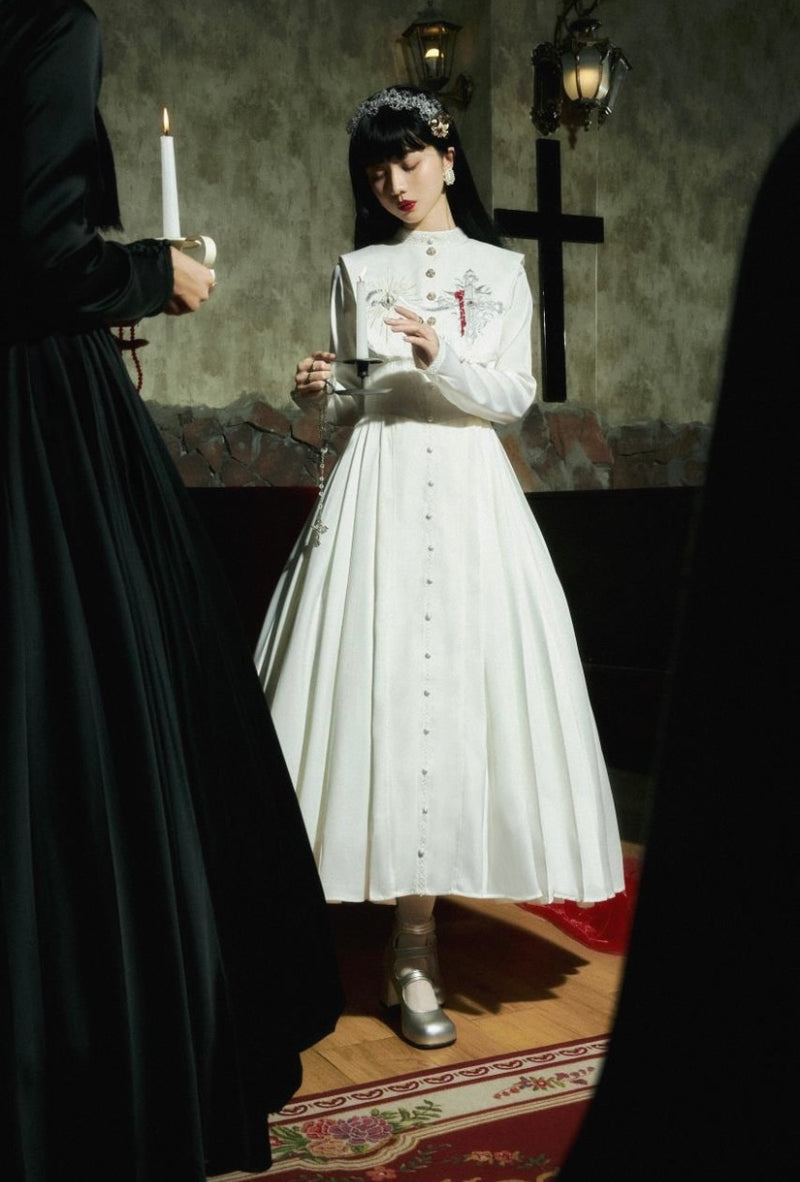 純白の修道女の刺繍クラシカルワンピース