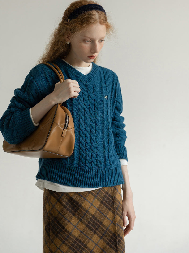 Aran embroidery knit sweater