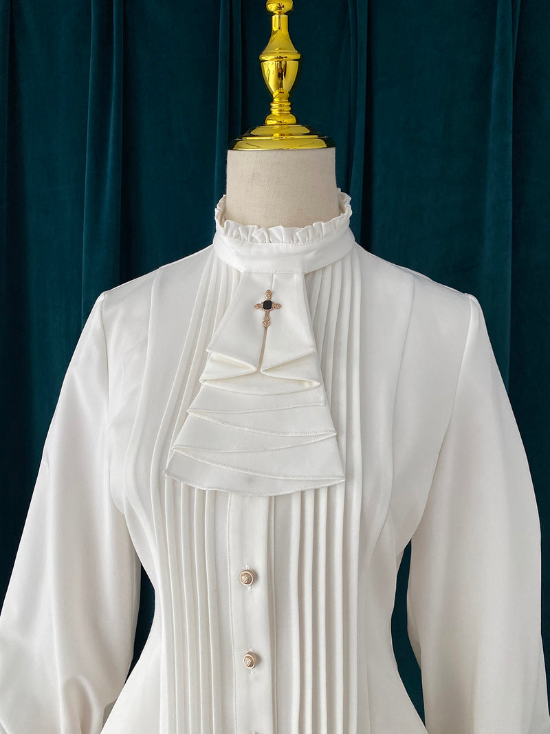 Medieval Aristocratic Crucifix Pleated Blouse[Planned to be shipped in late April 2023]