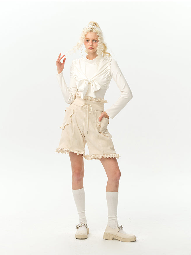 Knit jacket and frilly shorts of a dreamy lady