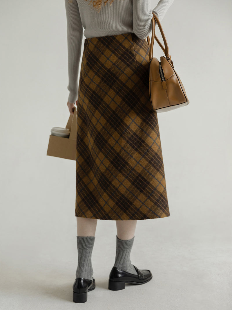 Plaid Wool Skirt of British Lady