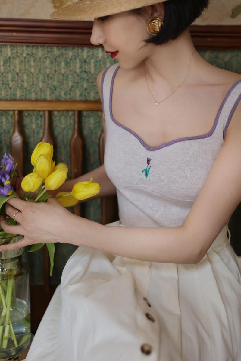 Fruit and flower embroidery knit tank top