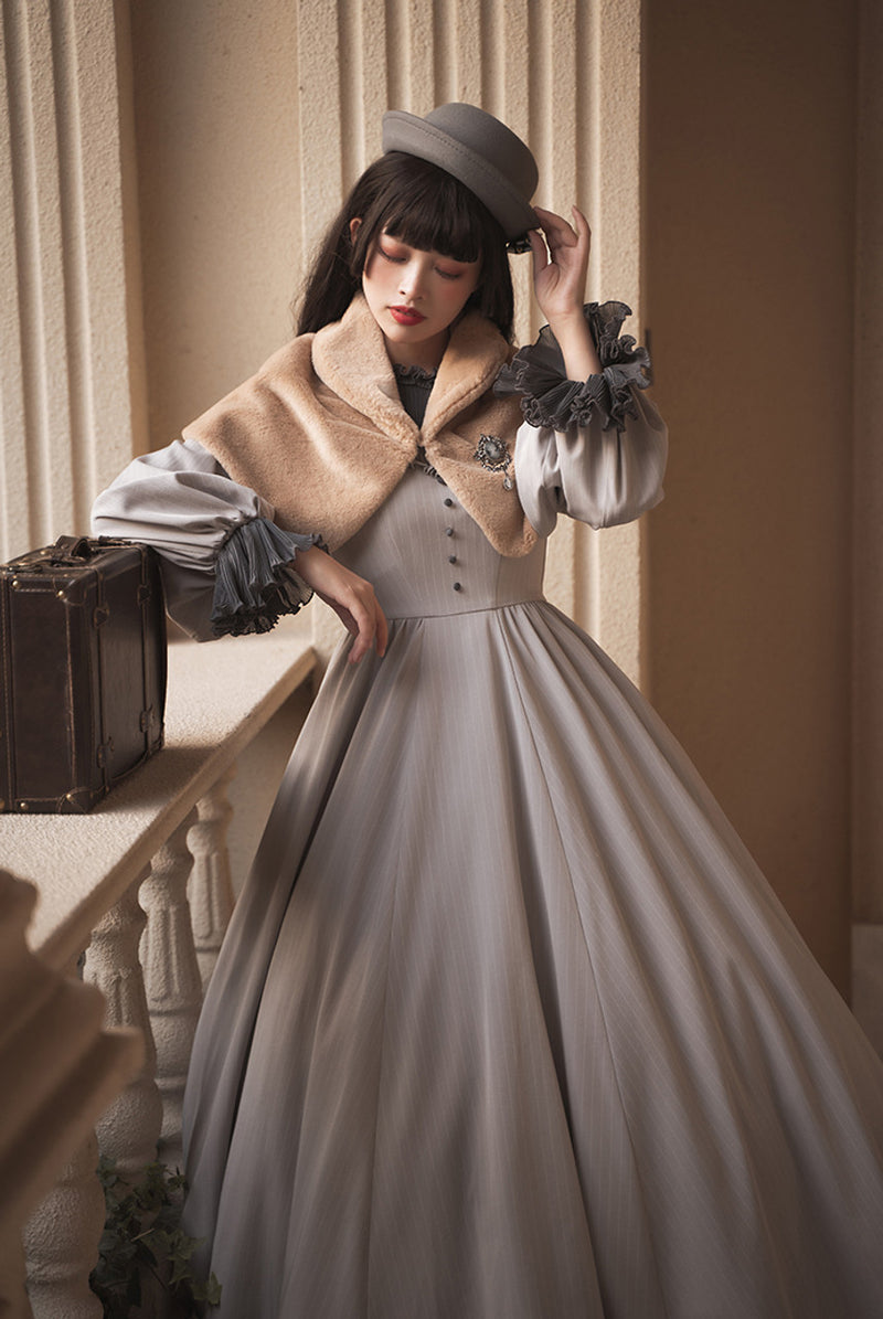 Western queen's elegant cape