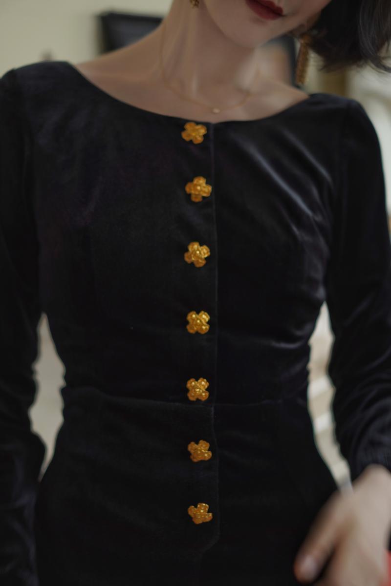 black lady velvet dress