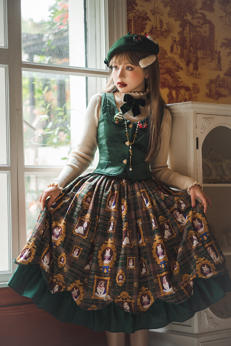 Framed skirt of a cat wearing a crown
