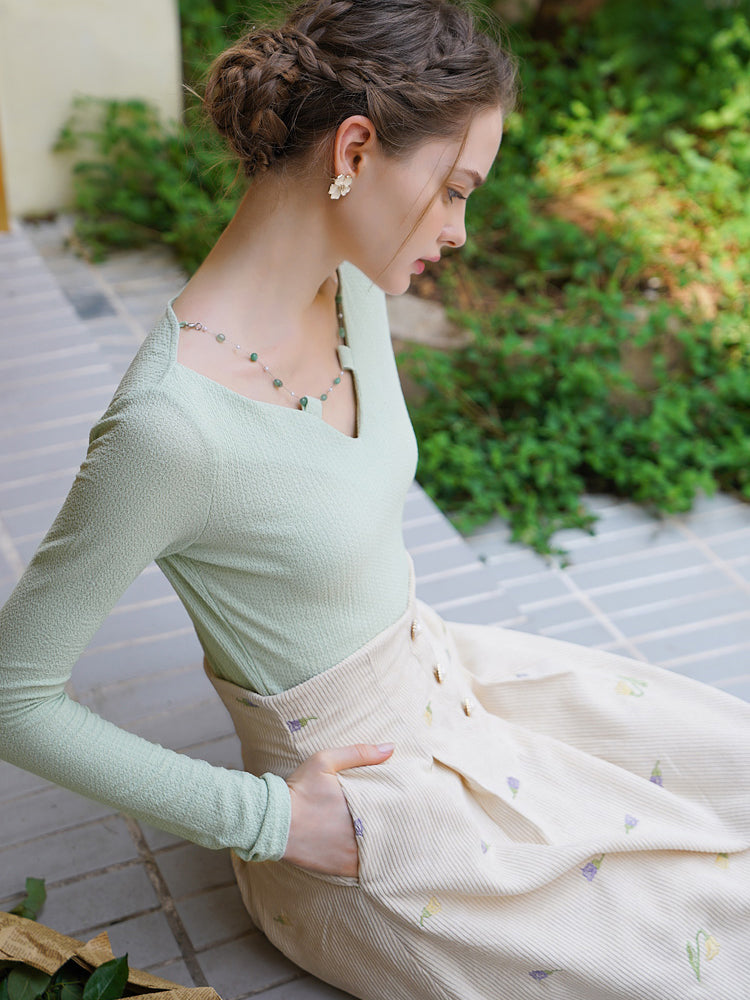 White green necklace slim top