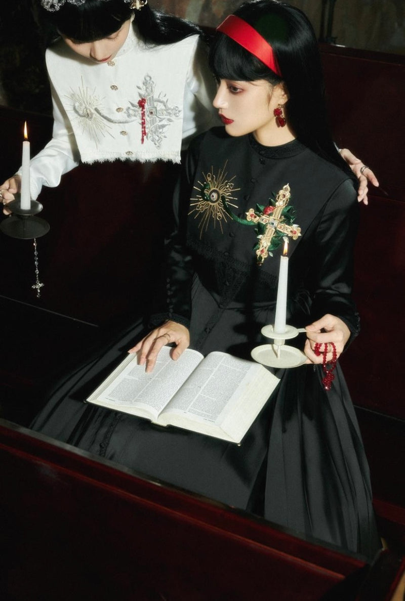 純白の修道女の刺繍クラシカルワンピース