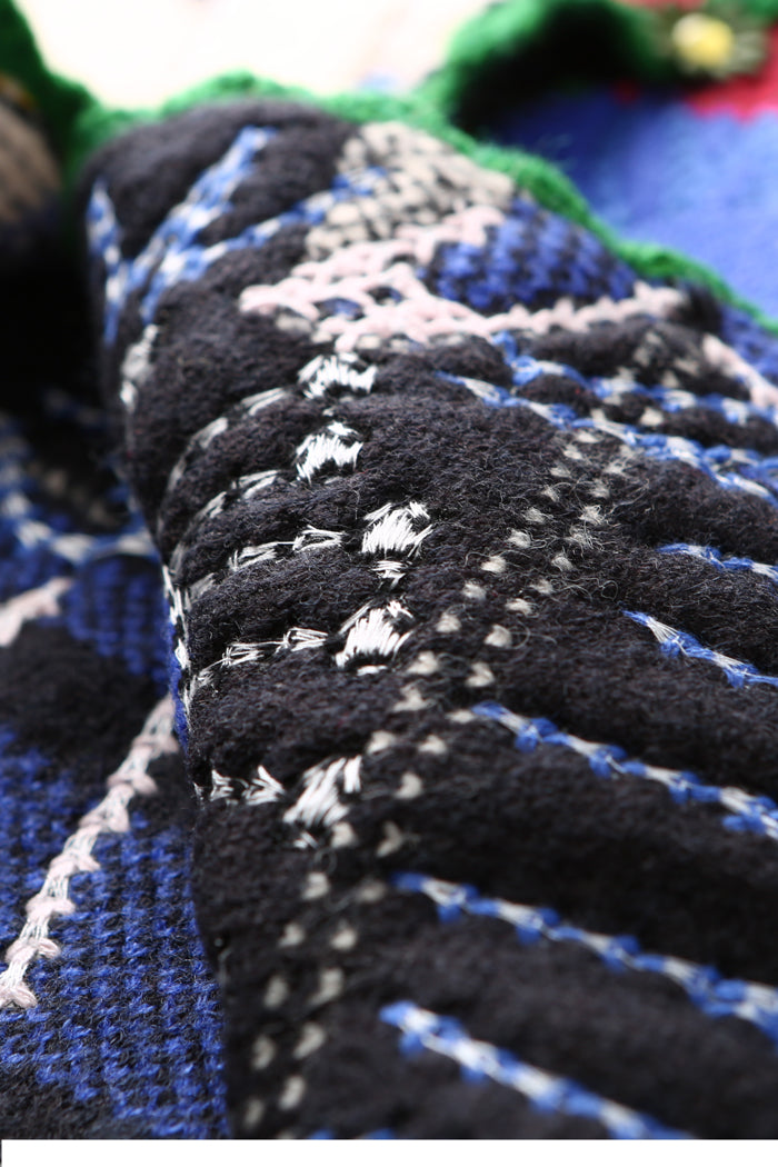 大輪の花を編んだ刺繍ニットカーディガン