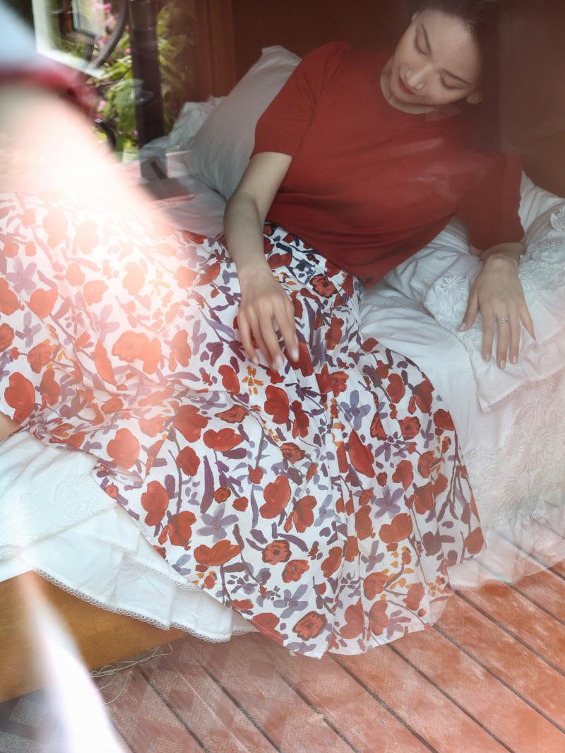油彩画の花模様ヘップバーンスカート