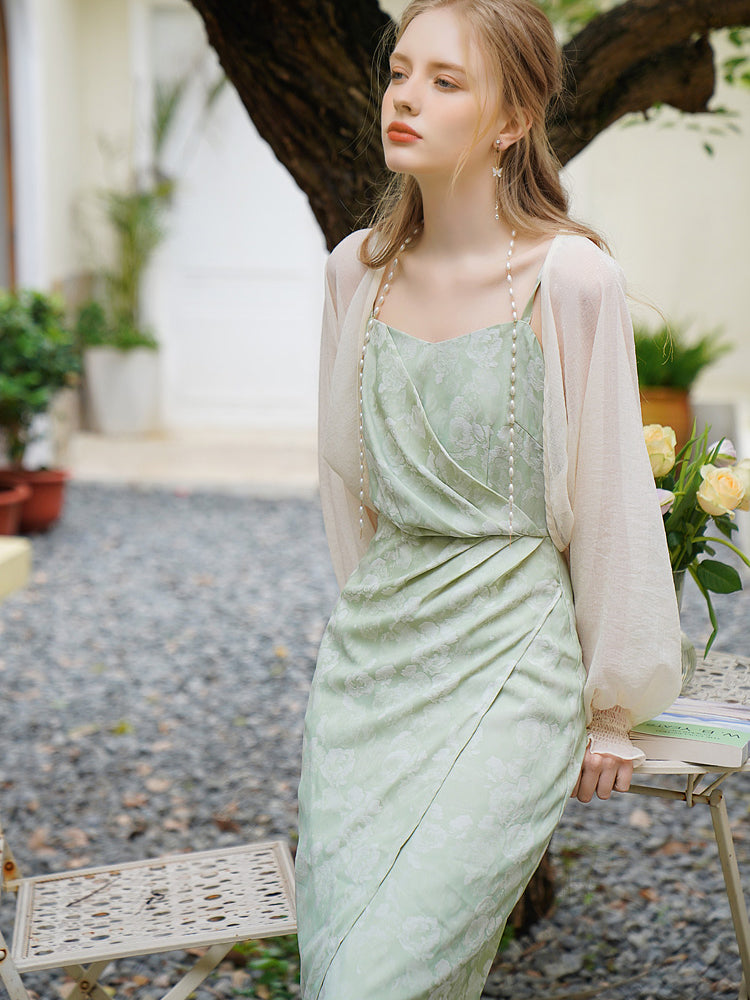Floral camisole dress with hazy water surface and chiffon cardigan 