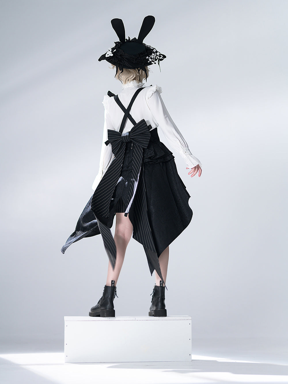 公爵騎士のジャガードコルセットと刺繍ブラウスとストライプハーフ