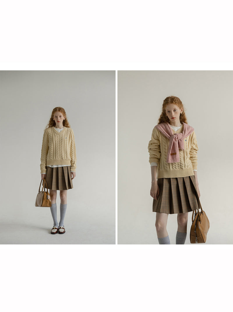 Aran embroidery knit sweater
