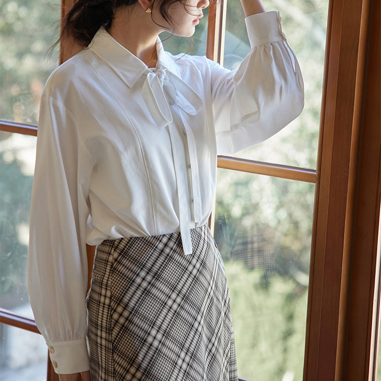 A ribbon blouse with a clear forest