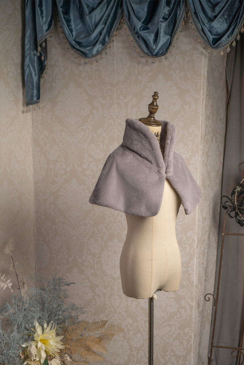 Western queen's elegant cape