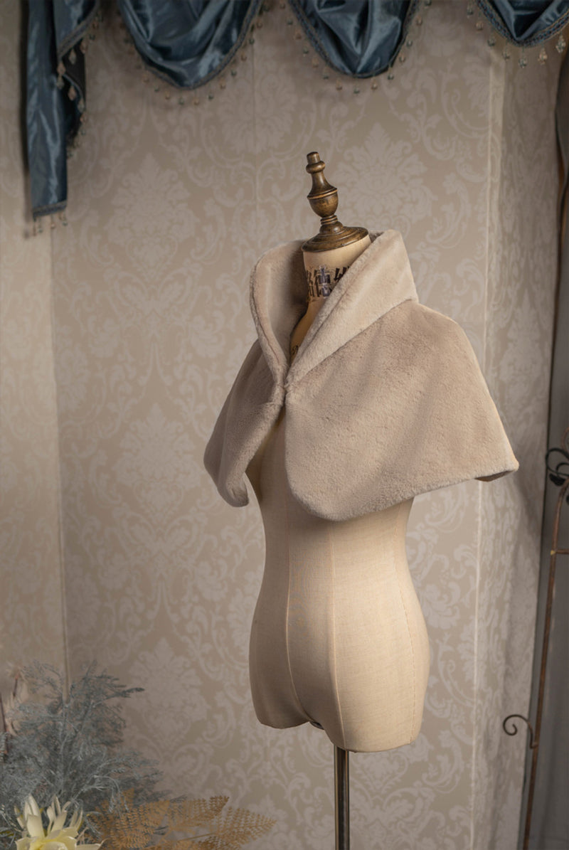 Western queen's elegant cape