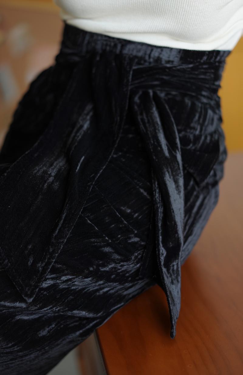 黒の貴婦人ベルベットジャンパースカート