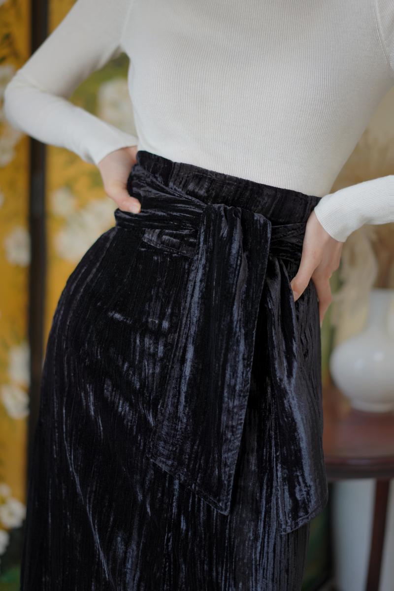 black lady velvet jumper skirt